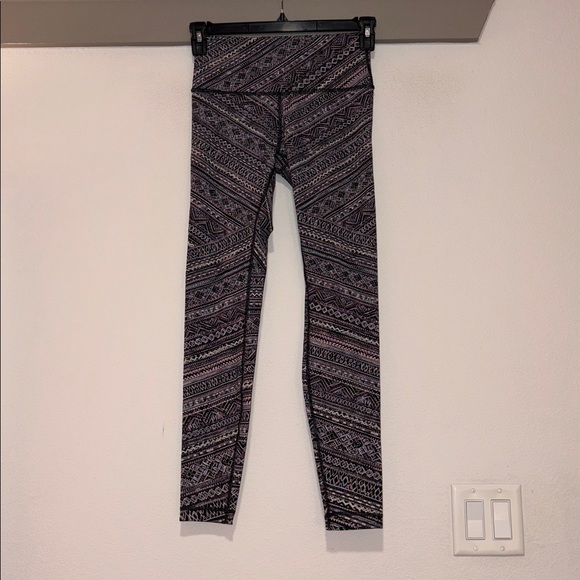 Lululemon Wunder Under High Rise Tight 28” in Tribal Pace SZ 6 EUC - Picture 2 of 4